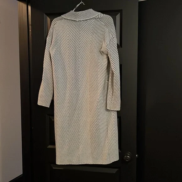 EUC✨ LONDON KAYE women's small gray & white long sleeved open cardigan - Picture 2 of 4